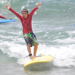 קהונה-סרפ-קלאב-Kahuna-Surf-Club-1