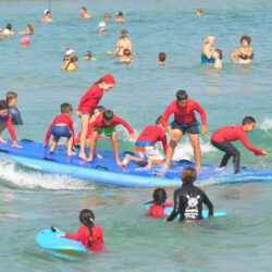 קהונה-סרפ-קלאב-Kahuna-Surf-Club-קייטנת-גלישה-בחיפה-1